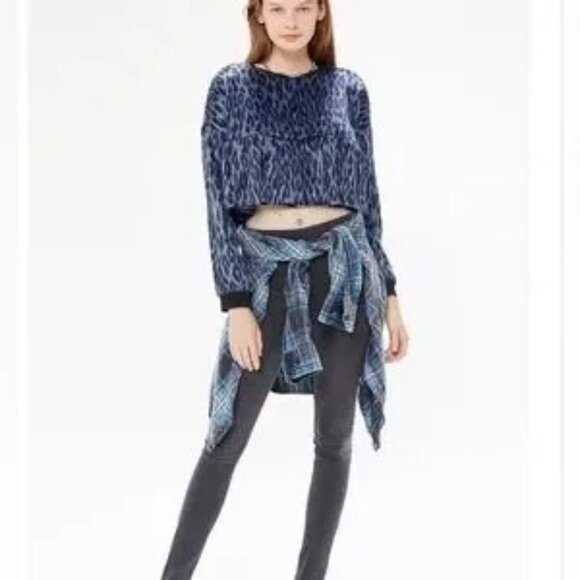Urban Outfitters Animal Print Cropped Top Faux Fur Sweater Medium Blue Black - Picture 1 of 13